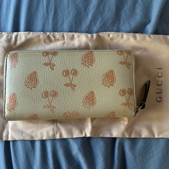 Authentic GUCCI GG Marmont Leather Berry Cherry Strawberry Long Zip Wallet - Picture 2 of 7